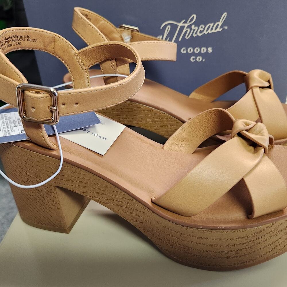 Universal Thread memory foam heels size 7 1/2 NWT